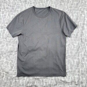 LULULEMON T-Shirt Short Sleeves Grey Men's Size S Stretchy EUC - NO TAGS
